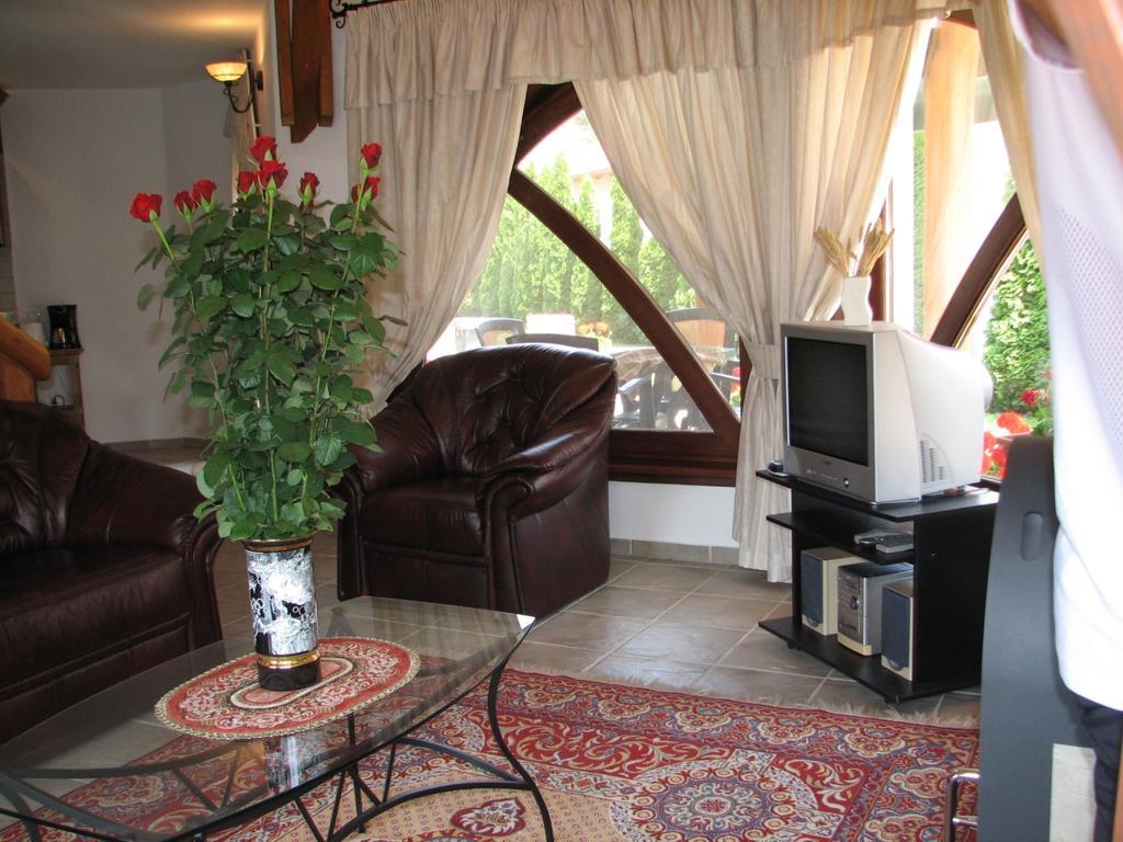 Hajdu Apartman 1. ไฮจ์ดุสโซบอสโล ห้อง รูปภาพ