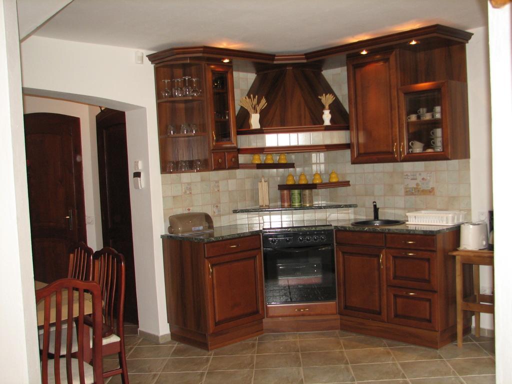 Hajdu Apartman 1. ไฮจ์ดุสโซบอสโล ห้อง รูปภาพ